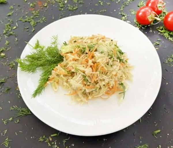 Կաղամբով աղցան Թեյսթի Հաուս