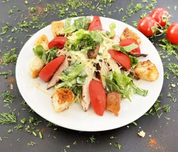 Կեսար աղցան Թեյսթի Հաուս