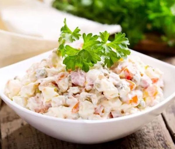 Մայրաքաղաքային աղցան Թեյսթի Հաուս