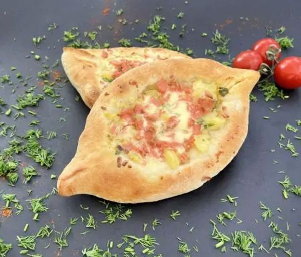 Կարկանդակ կարտոֆիլով, պանրով և երշիկով Թեյսթի Հաուս