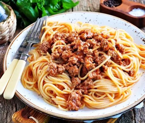 Սպագետի խոզի մսով Թեյսթի Հաուս